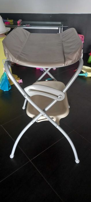 Banheira com fraldario em bom estado