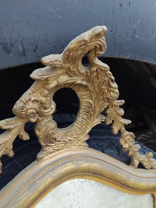 Espelho em talha dourada