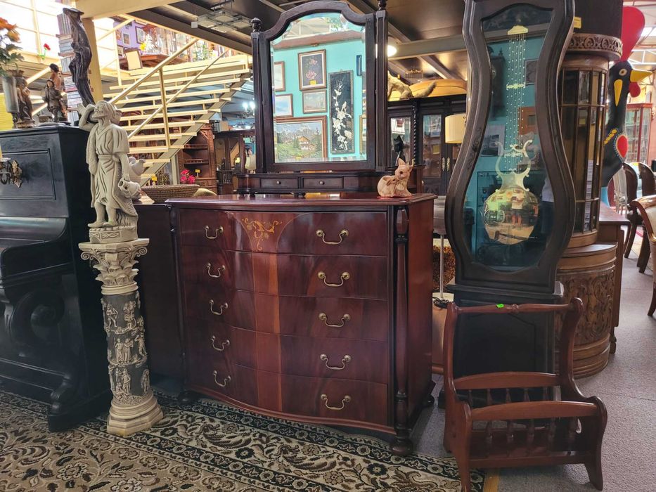 Imponente cómoda antiga com espelho - Muito bom estado geral