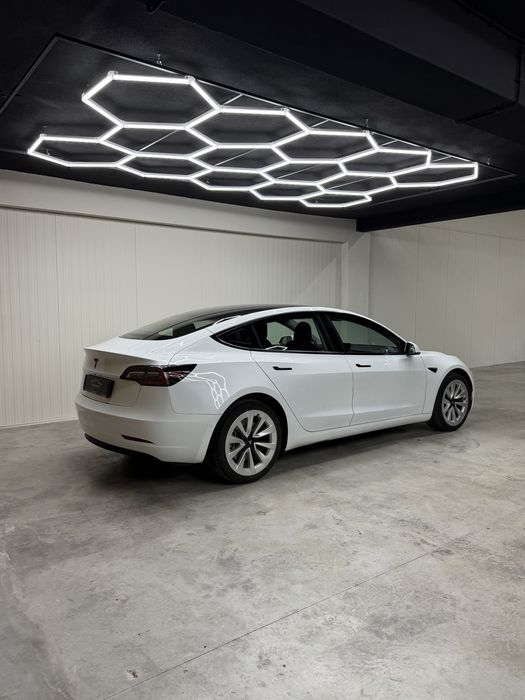 Tesla Model 3 — fotografia 4