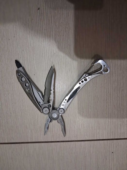 Мультиінструмент Leatherman Skeletool