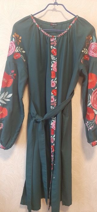 Плаття жіноче вишите