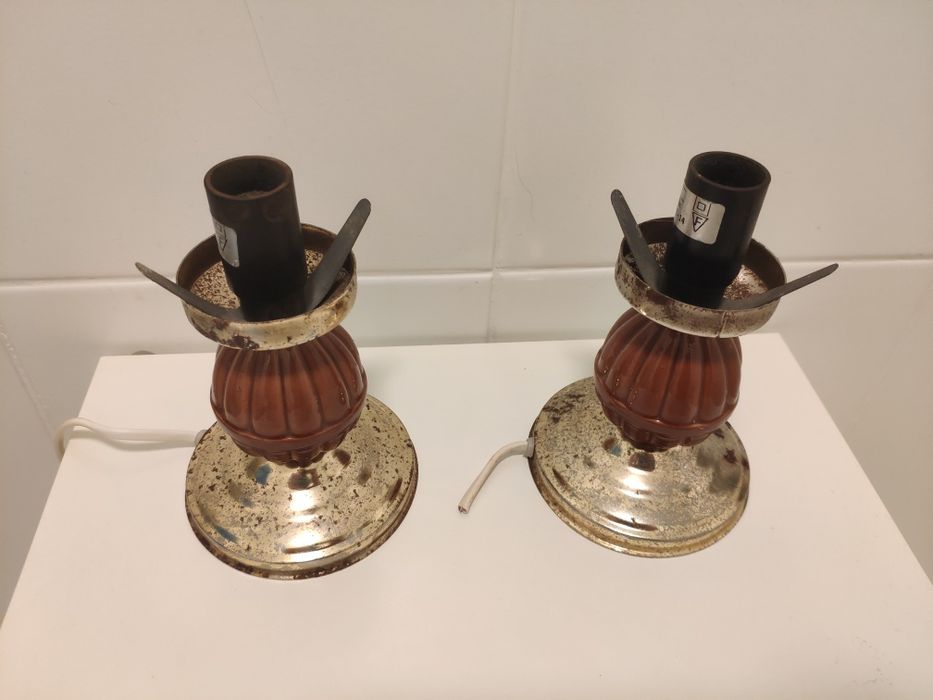 Dois candeeiros vintage, em cerâmica e metal, para restaurar