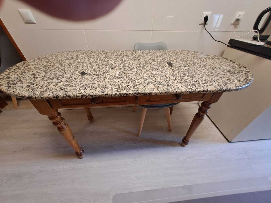 Mesa de Cozinha com tampo em Marmore
