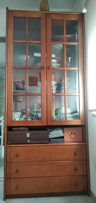 Oportunidade Louceiro tradicional c/ vitrais originais por apenas 150€