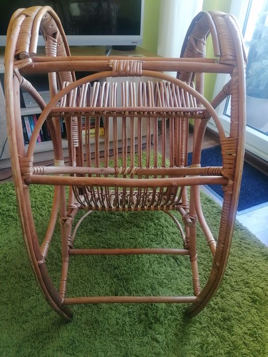 Fotel bujany dziecięcy wiklinowy