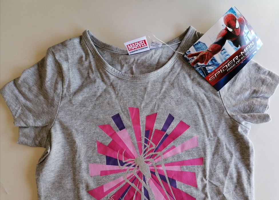 2 T-shirts MARVEL  novas