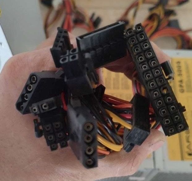 Блок живлення CHIEFTEC