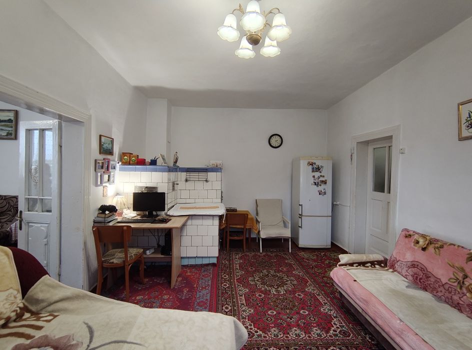 Затишний півособняк з усіма комунікаціями!