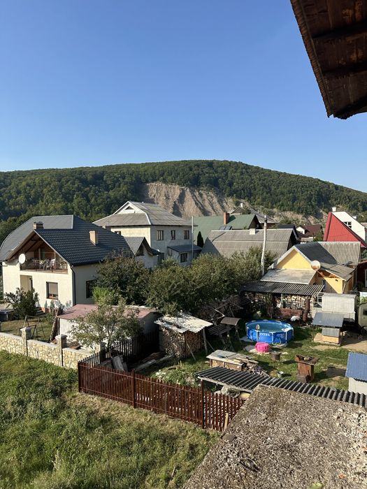 Будинок біля центрального озера м. Надвірна