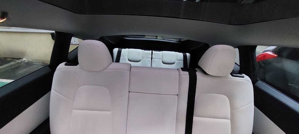 Tesla model Y, 2021, 7 місць