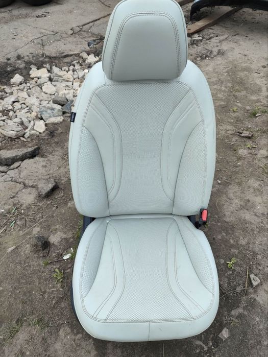 Продам білий салон з картами Ford Mustang mach e