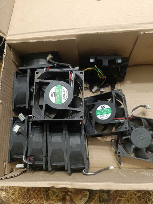 Высокоскоростной вентилятор 12В 1.5А()