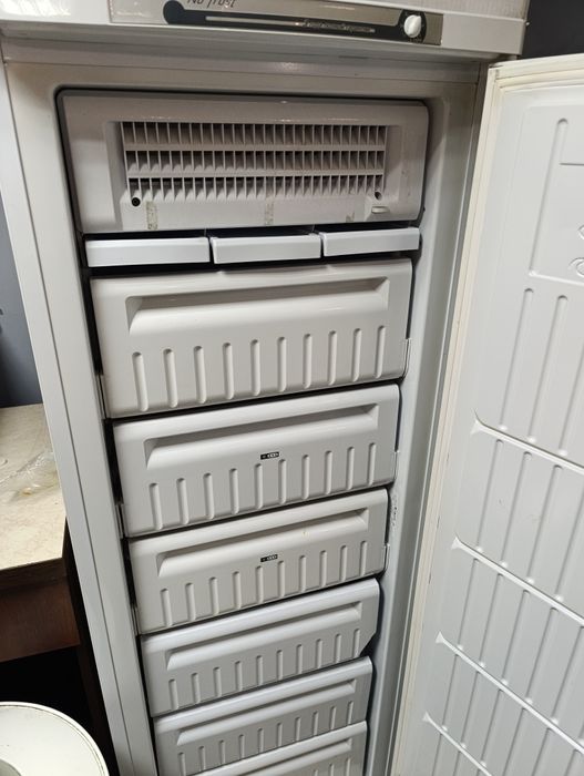 Морозильна камера Indesit