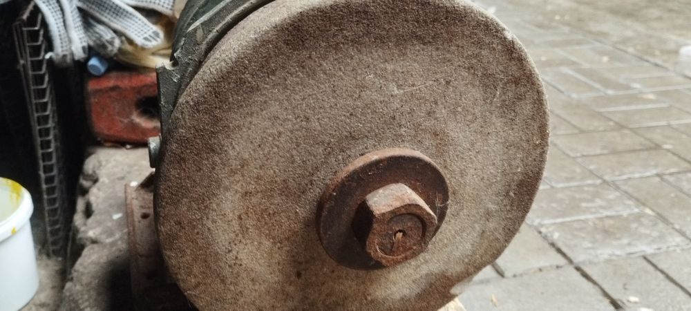 Станок для заточки инструмента.