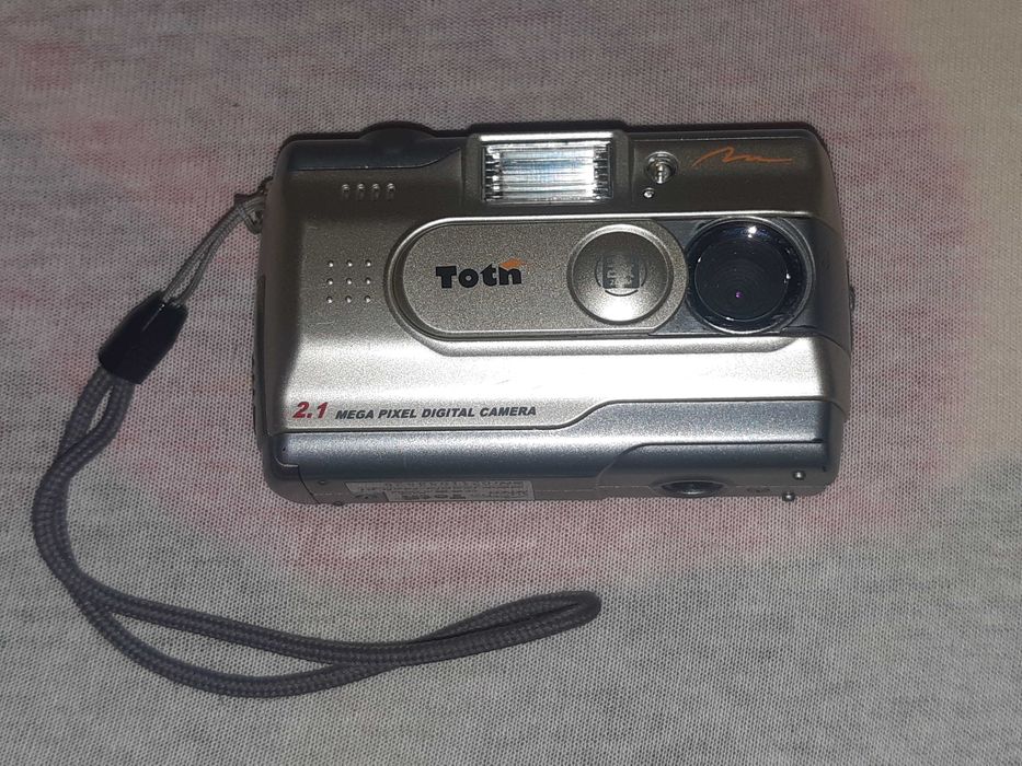 Mini aparat cyfrowy z początku lat 2000 MT411