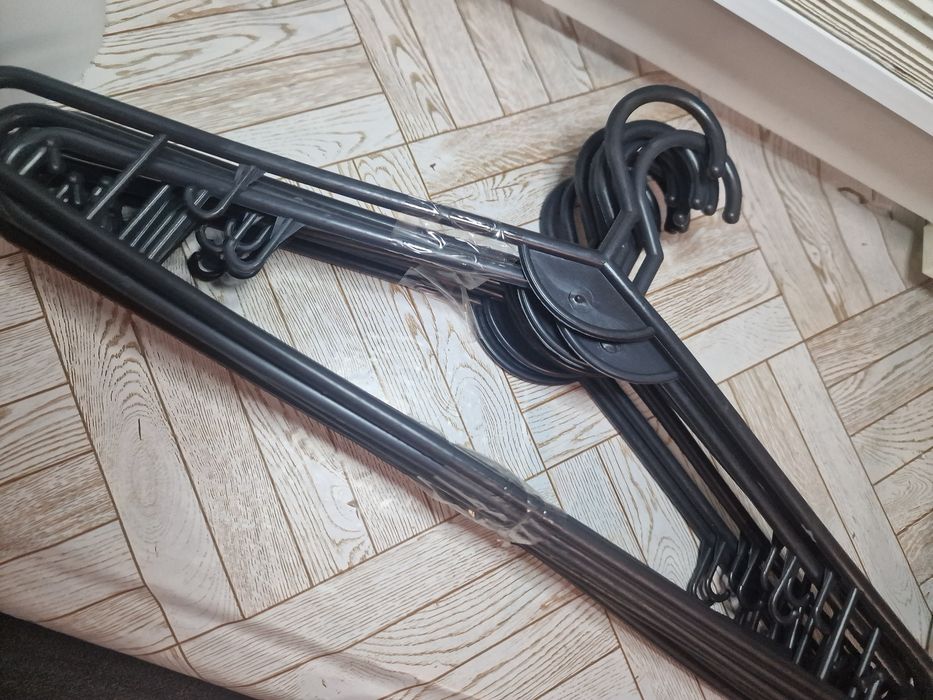 Czarne wieszaki na ubrania 30 sztuk 40cm