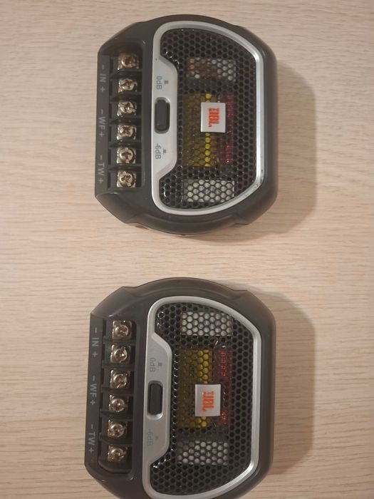 Zwrotnice głośnikowe JBl