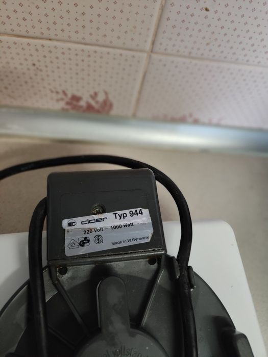 Німецька електровафельниця для бельгійських вафель. 1000 watt