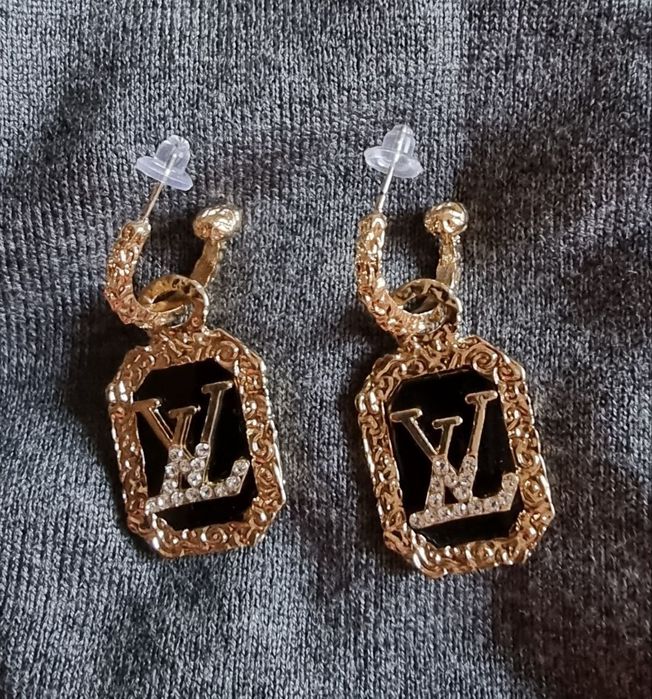 Новые брендовые серьги