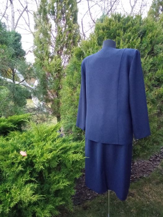 новый элегантный Польский костюм52-54р.