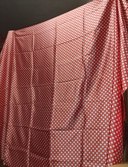 Відрізи тканин,атлас червоний горошок  ,крепдешин, шовк,квітисатин