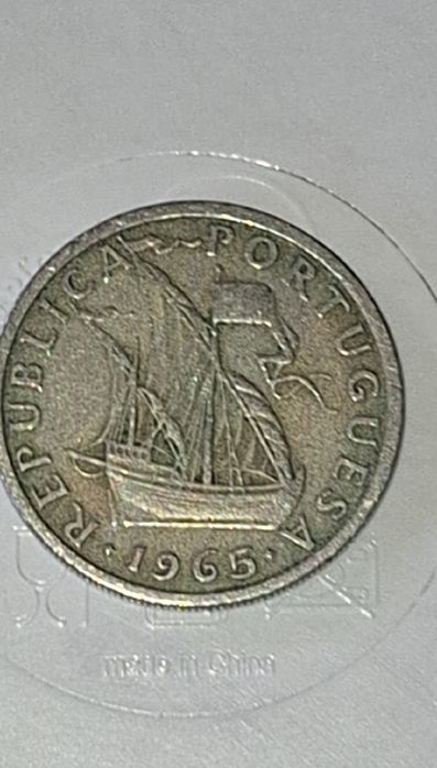 Moedas de 5 escudos portuguesa de 1965