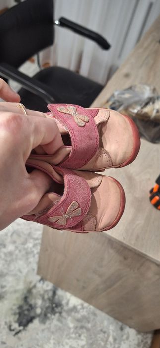 Взуття для дівчинки