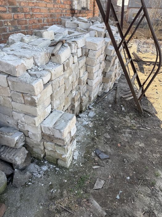 Продається терміново білий кирпич в  село Лозуватки