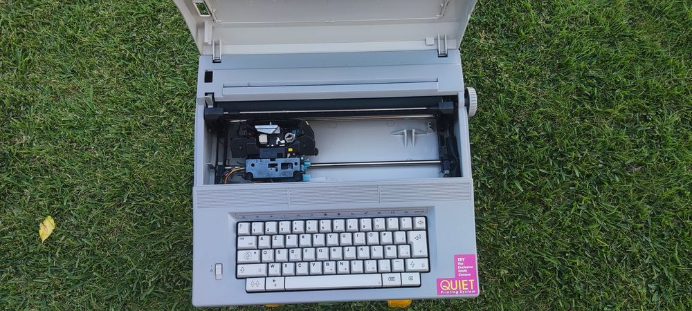 Máquina de escrever eletrónica Smith Corona XL 1900