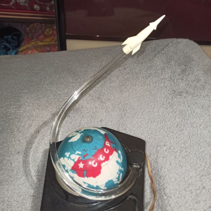 Светильник глобус -ракета СССР