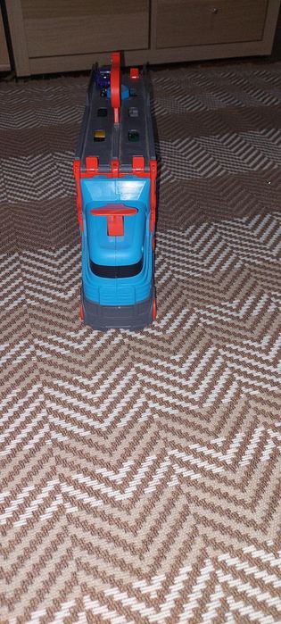 Camião pista hot wheels como novo