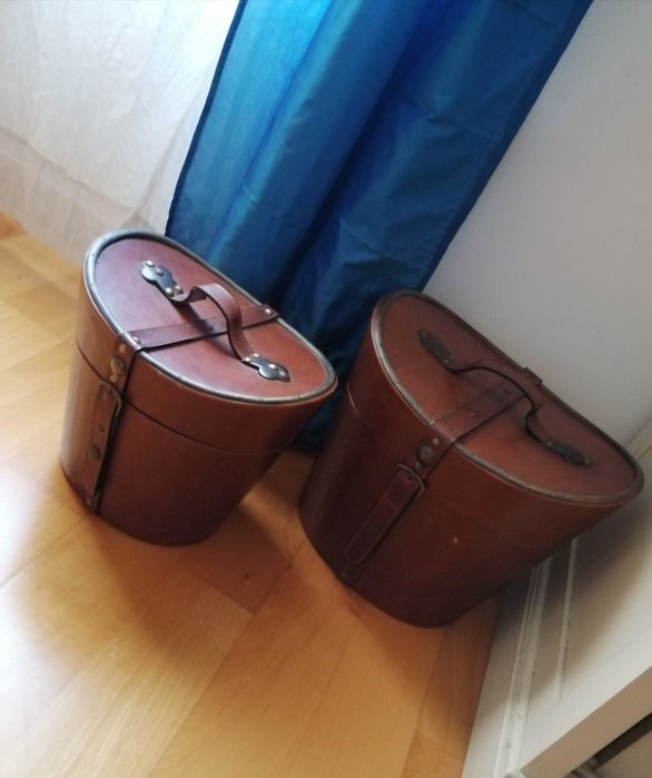Caixas duas vintage de chapéus antigos pele.