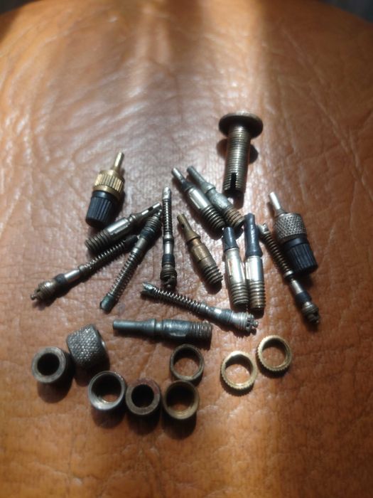 Велосипедная шлангочка и все элементы к золотникам и нипелям