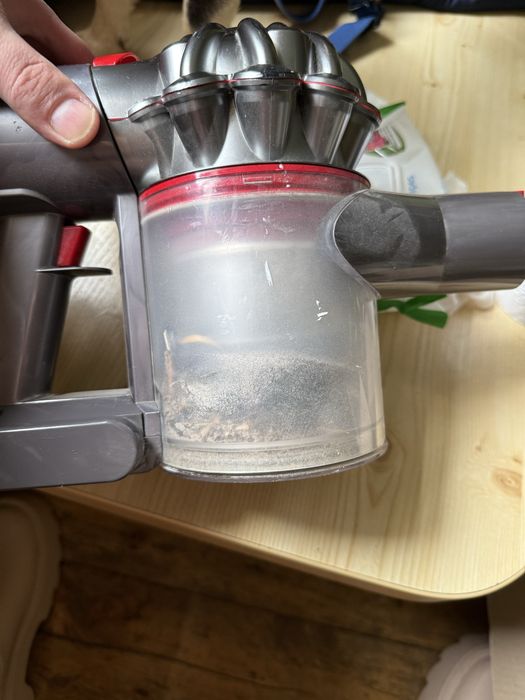 Dyson v 8 пилосос
