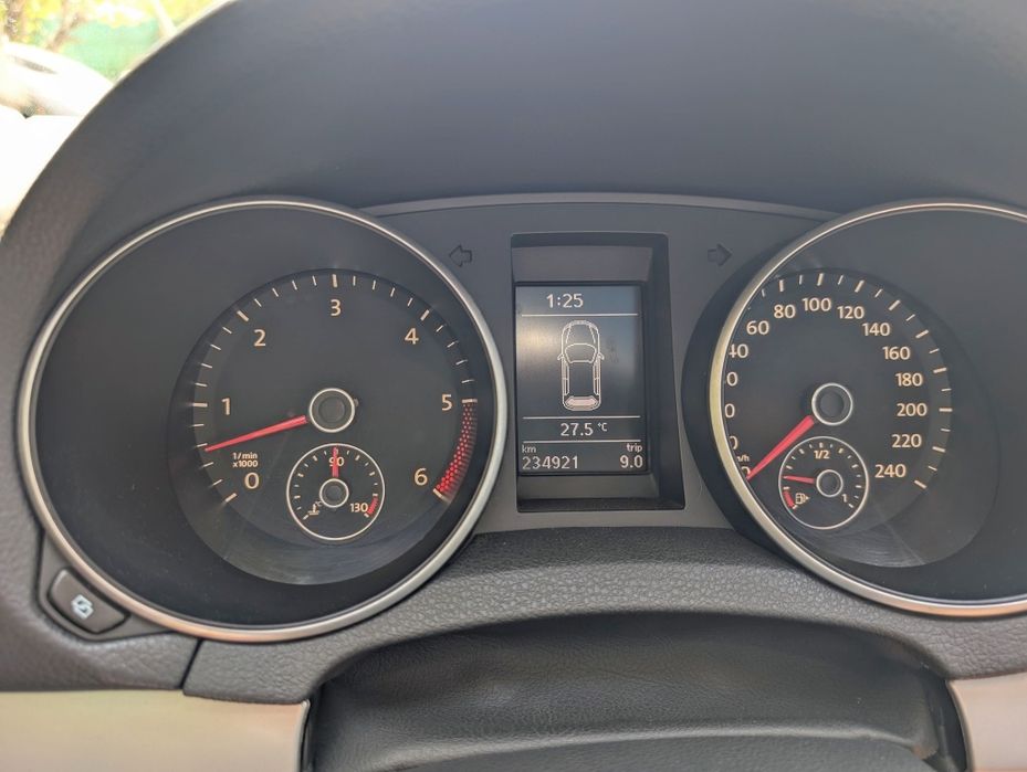VW Golf Variant 2011 – Muito bem equipada, estimada e com extras que fazem a diferença