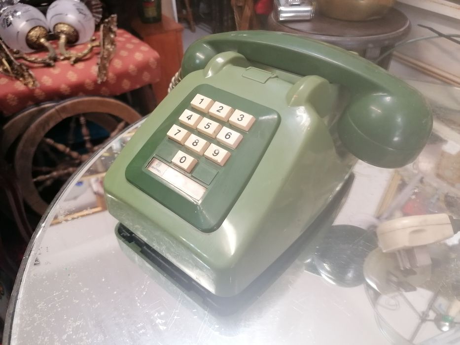 Telefone de teclas, AEP cor verde