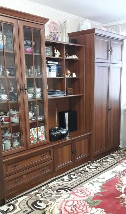 Продам  стенку с платьельным шкафом 4000гр