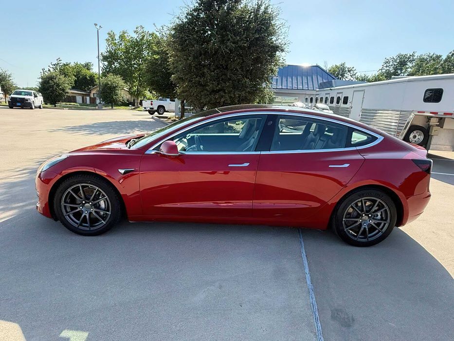 Tesla Model 3      2018