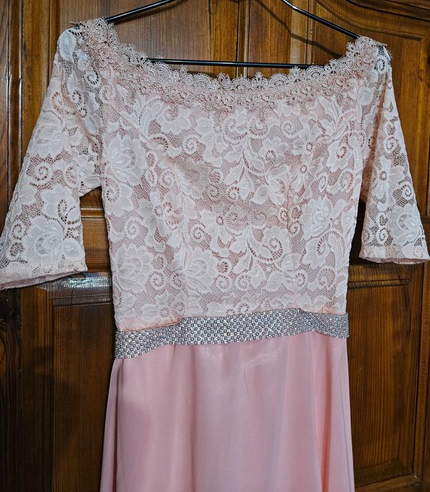 Рожева вечірня сукня .