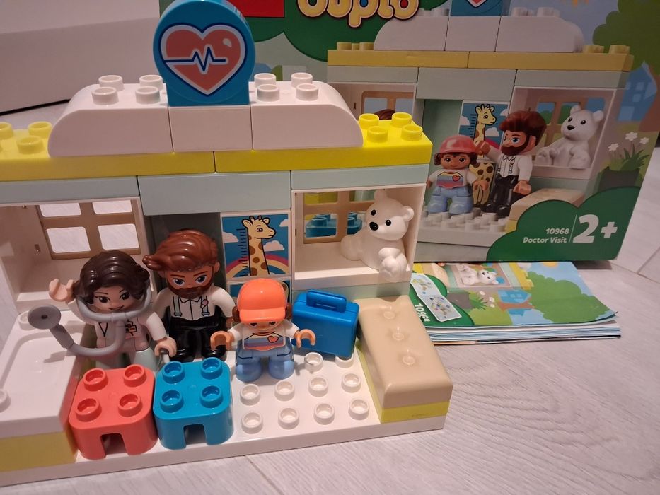 Przychodnia szpital i karetka lego duplo