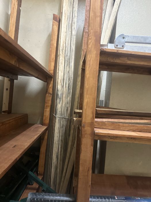 Vende se ripas em madeira  em pinho  29 unidades 2.80mt