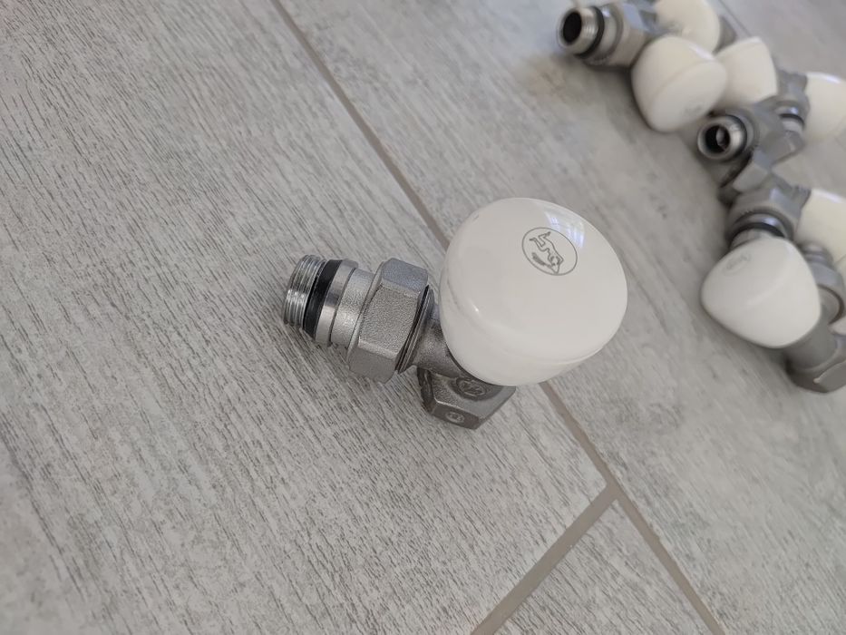 Крани радіторні 1/2 GIACOMINI  є 7 шт.