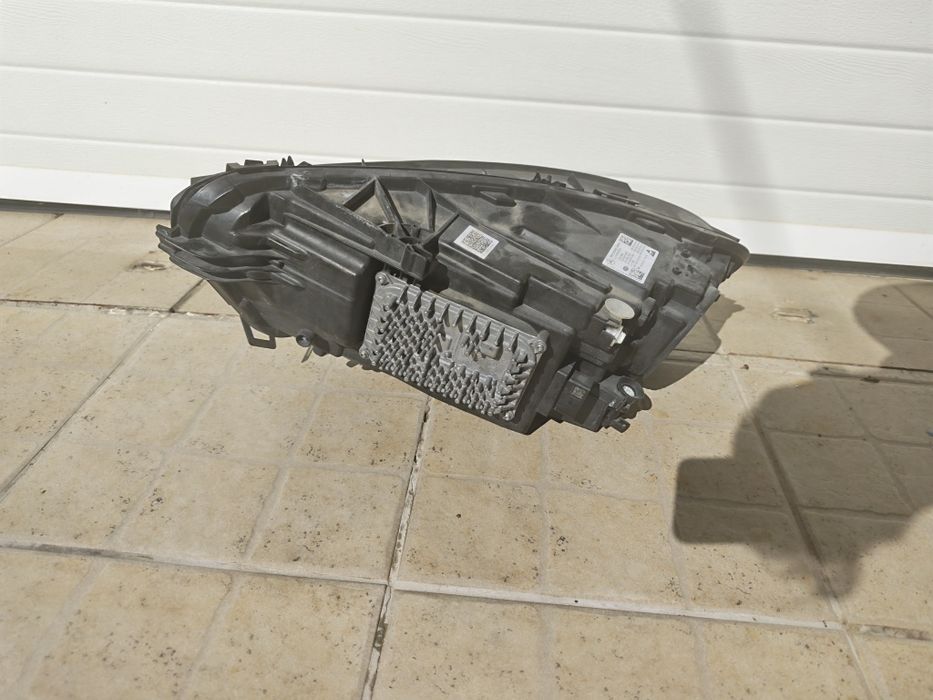 Farol Mercedes cla w118
