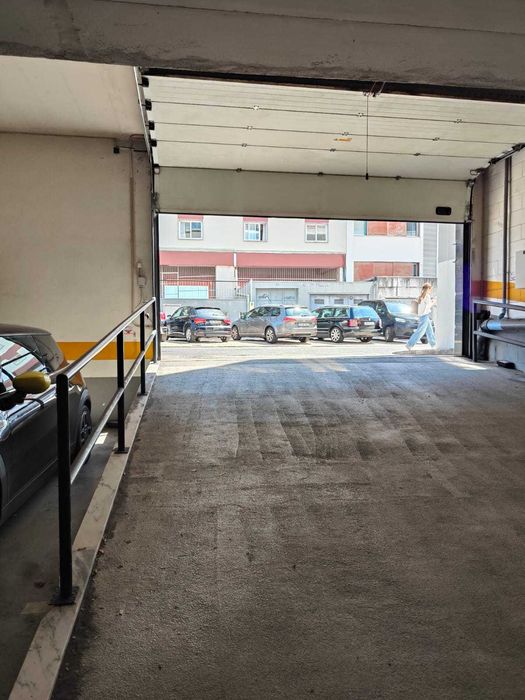 lugar de garagem na Cruz Quebrada para arrendar