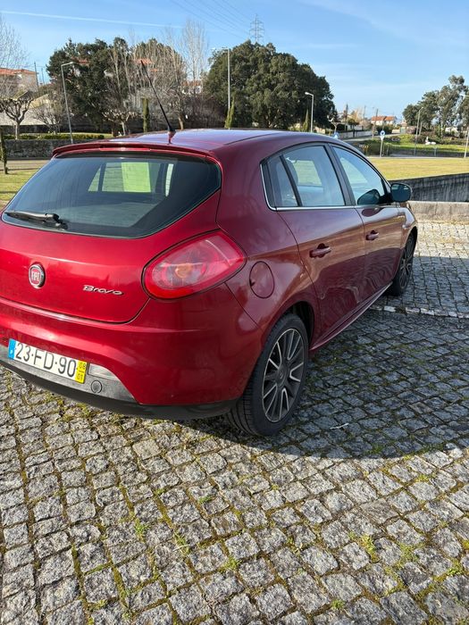 vendo Fiat bravo 1.4 T-JET versão SPORT completa com 150cv