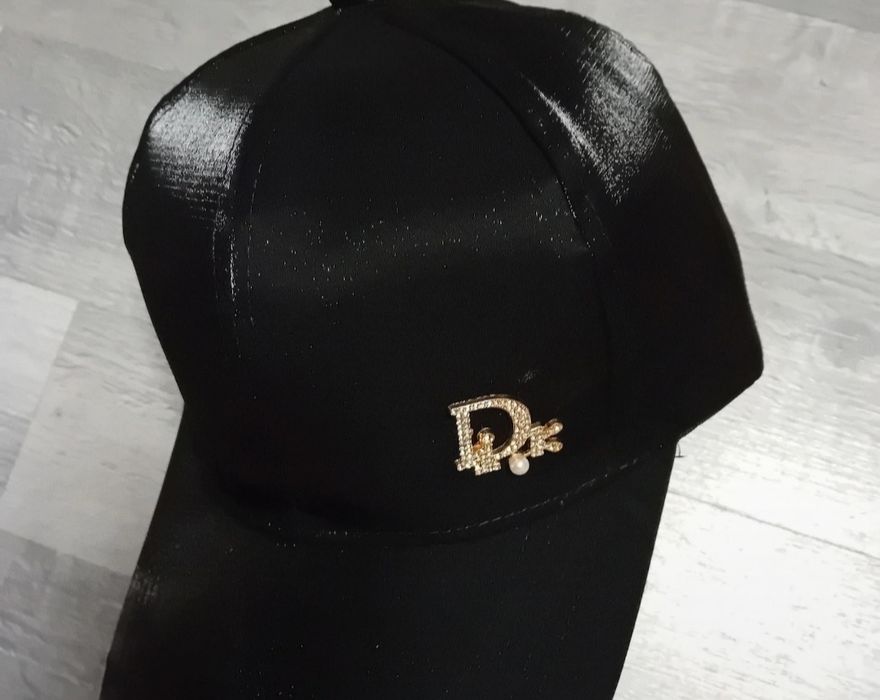 Czapka z daszkiem damska nowa.