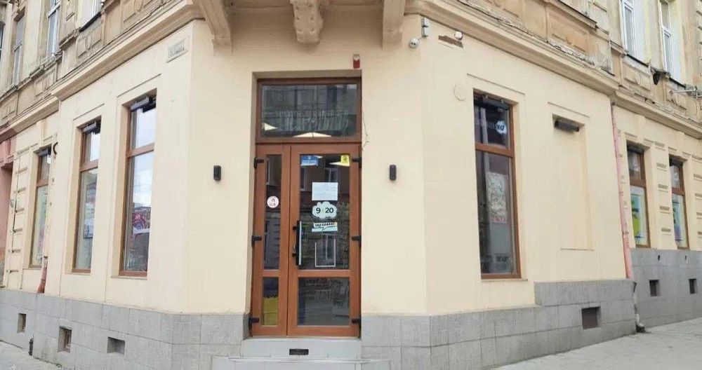 Оренда фасадного приміщення в ближньому центрі