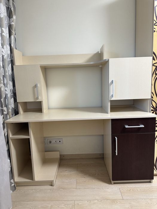 Письмовий/комп’ютерний стіл з тумбою, терміново, Львів