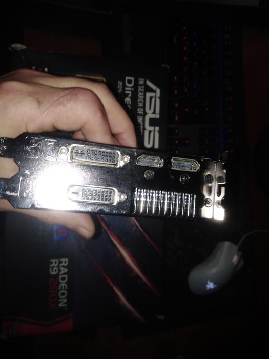 Відеокарта Radeon R9 280X.